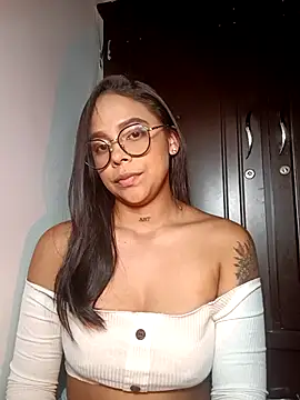 linda698049 online show from 10/06/25, 03:04