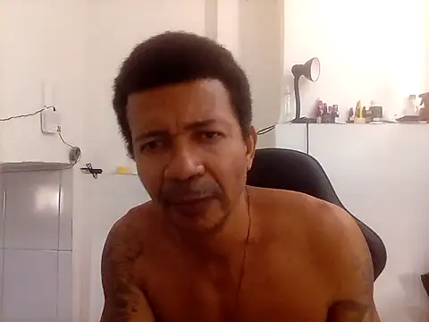 Snapshot of moreno25centimetro chatting on 09/17/25, 12:40 moreno25centimetro online show from 09/17/25, 12:40