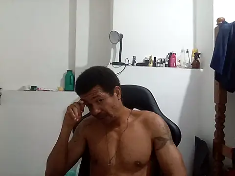 Snapshot of moreno25centimetro chatting on 10/21/25, 12:55 moreno25centimetro online show from 10/21/25, 12:55