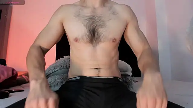 Snapshot of Enzo-wolf33 chatting on 06/03/26, 04:12 Enzo-wolf33 online show from 06/03/26, 04:12