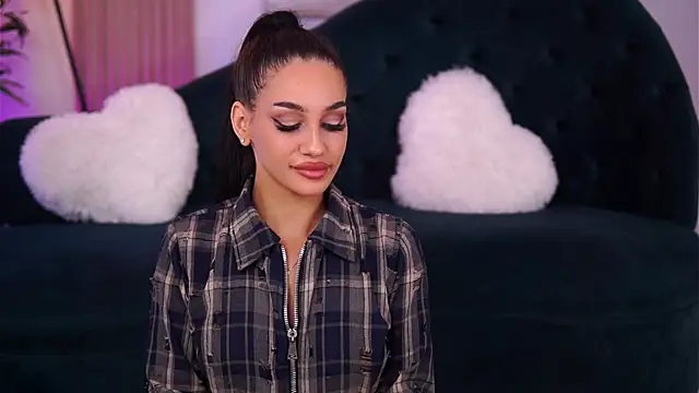 NinaSolenne online show from 11/22/25, 07:24