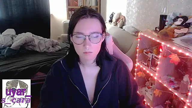 Snapshot of s_cara chatting on 10/19/25, 11:33 s cara online show from 10/19/25, 11:33