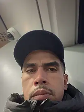 Snapshot of alberto5987 chatting on 12/16/25, 06:51 alberto5987 online show from 12/16/25, 06:51