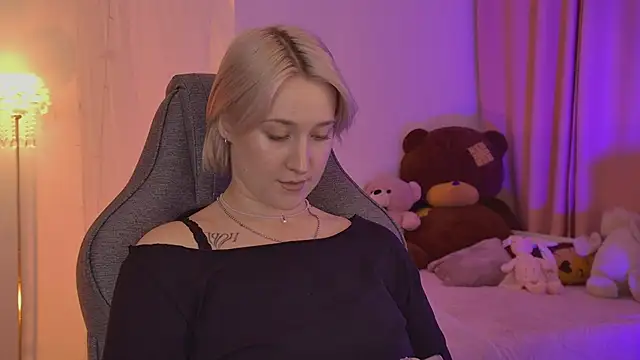 Snapshot of CinBellamy chatting on 06/19/26, 05:34 CinBellamy online show from 06/19/26, 05:34