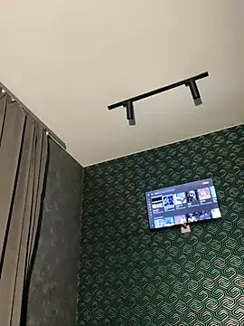 Snapshot of FavoriteKira chatting on 11/08/25, 10:08 FavoriteKira online show from 11/08/25, 10:08