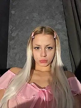 Snapshot of FavoriteKira chatting on 11/15/25, 07:21 FavoriteKira online show from 11/15/25, 07:21