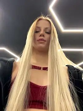 Snapshot of FavoriteKira chatting on 01/15/26, 04:11 FavoriteKira online show from 01/15/26, 04:11