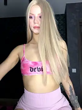 FavoriteKira online show from 03/21/26, 06:11