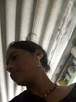 MISS LOVE 001 online show from 09/19/25, 06:19