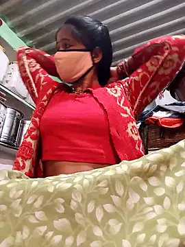 MISS LOVE 001 online show from 11/17/25, 05:41