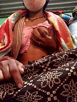 MISS LOVE 001 online show from 11/19/25, 04:29