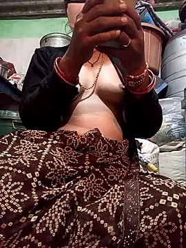 MISS LOVE 001 online show from 11/21/25, 05:00