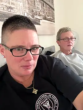 Snapshot of voluptuous-minx chatting on 12/14/25, 12:43 voluptuous-minx online show from 12/14/25, 12:43