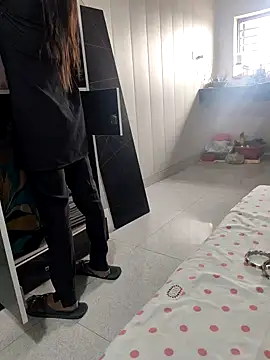 Radhika 01 online show from 11/13/25, 04:33