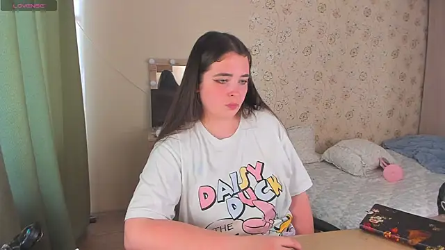 Snapshot of Alice_next_door chatting on 06/15/26, 01:24 Alice next door online show from 06/15/26, 01:24