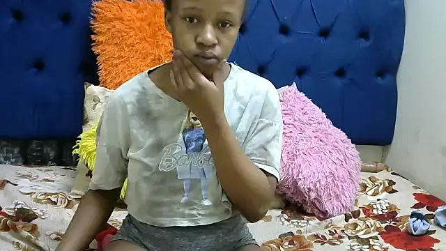 Snapshot of CURVYBABExxx chatting on 09/09/25, 05:23 CURVYBABExxx online show from 09/09/25, 05:23