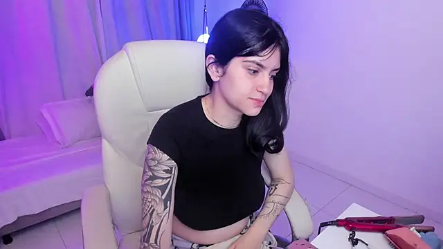 Snapshot of kurito_ chatting on 11/18/25, 03:45 kurito online show from 11/18/25, 03:45