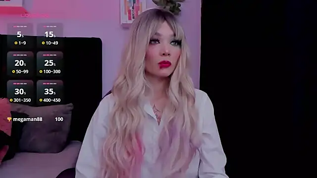 Snapshot of emmabridgerton chatting on 10/14/25, 09:48 emmabridgerton online show from 10/14/25, 09:48