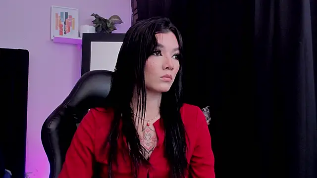 Snapshot of emmabridgerton chatting on 11/25/25, 08:31 emmabridgerton online show from 11/25/25, 08:31