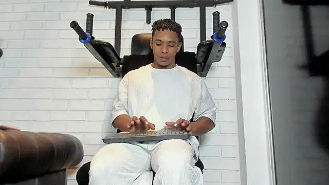 ItaloMoore online show from 10/28/25, 12:41