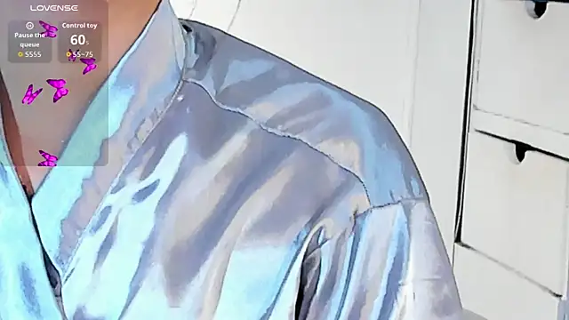 Snapshot of VioletHilton chatting on 09/11/25, 06:52 VioletHilton online show from 09/11/25, 06:52