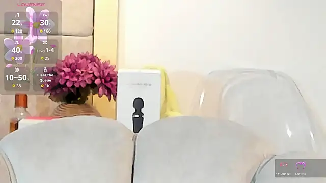 Snapshot of VioletHilton chatting on 09/12/25, 08:20 VioletHilton online show from 09/12/25, 08:20