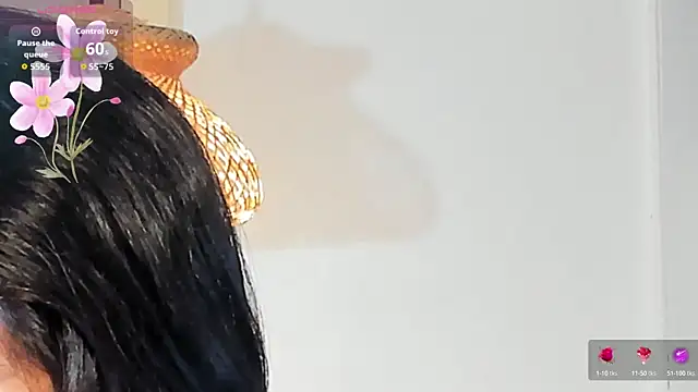 Snapshot of VioletHilton chatting on 09/22/25, 06:32 VioletHilton online show from 09/22/25, 06:32