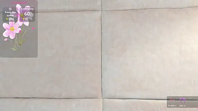 Snapshot of VioletHilton chatting on 10/14/25, 06:42 VioletHilton online show from 10/14/25, 06:42