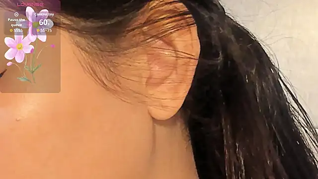 Snapshot of VioletHilton chatting on 10/27/25, 07:29 VioletHilton online show from 10/27/25, 07:29