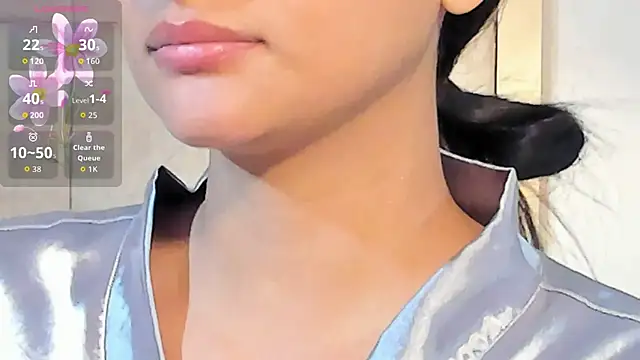 Snapshot of VioletHilton chatting on 10/28/25, 06:43 VioletHilton online show from 10/28/25, 06:43