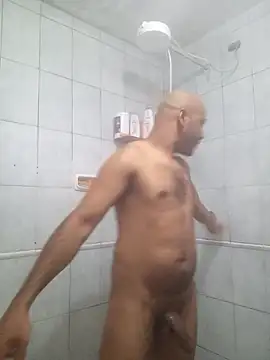 Snapshot of reisloko chatting on 11/02/25, 04:09 reisloko online show from 11/02/25, 04:09