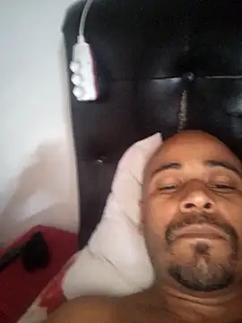 Snapshot of reisloko chatting on 11/20/25, 06:18 reisloko online show from 11/20/25, 06:18