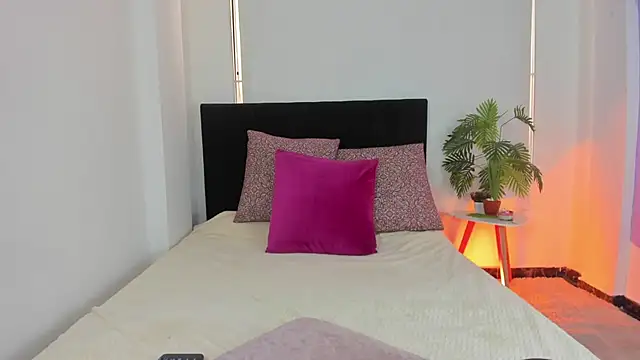 Snapshot of LunaVelvet777 chatting on 11/14/25, 04:17 LunaVelvet777 online show from 11/14/25, 04:17