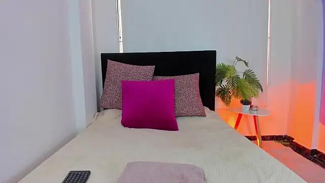 Snapshot of LunaVelvet777 chatting on 11/21/25, 03:00 LunaVelvet777 online show from 11/21/25, 03:00