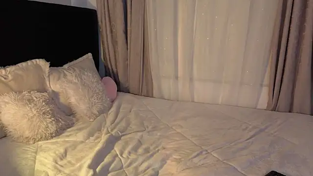 LunaVelvet777 online show from 03/25/26, 04:02