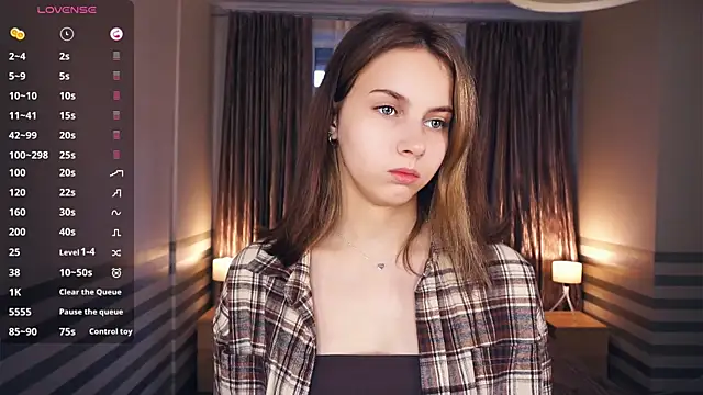 Snapshot of NylaNadler chatting on 10/02/25, 06:09 NylaNadler online show from 10/02/25, 06:09