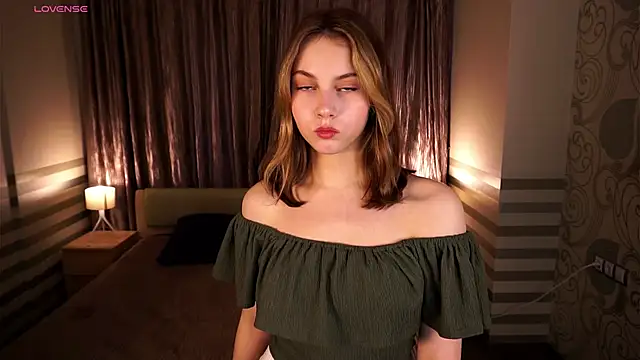 Snapshot of NylaNadler chatting on 10/20/25, 06:25 NylaNadler online show from 10/20/25, 06:25