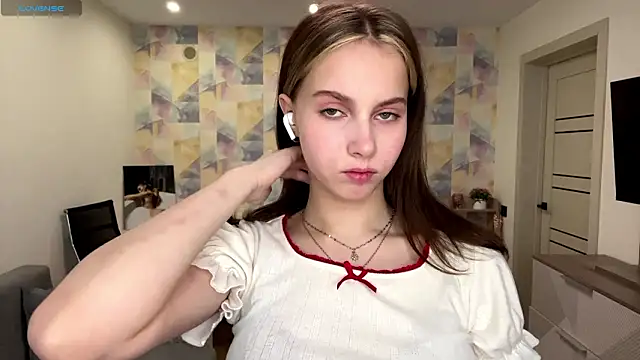 Snapshot of NylaNadler chatting on 02/09/26, 06:06 NylaNadler online show from 02/09/26, 06:06