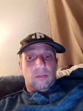 Snapshot of CatchyPart93 chatting on 02/14/26, 06:43 CatchyPart93 online show from 02/14/26, 06:43