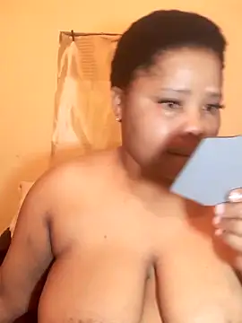 Snapshot of PRINCESSEMELXX93 chatting on 10/04/25, 03:04 PRINCESSEMELXX93 online show from 10/04/25, 03:04