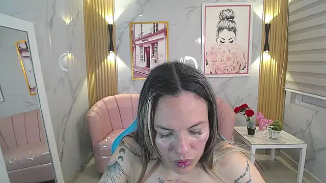 Snapshot of Jade_Jones_a chatting on 11/11/25, 03:28 Jade Jones a online show from 11/11/25, 03:28