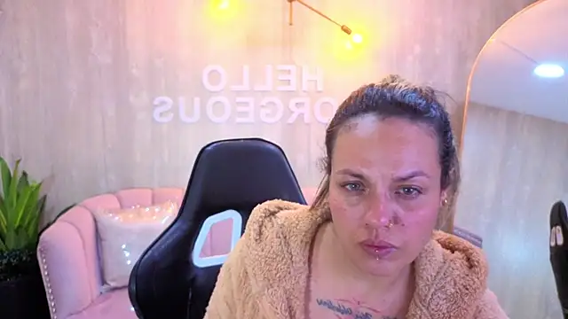 Snapshot of Jade_Jones_a chatting on 11/14/25, 03:49 Jade Jones a online show from 11/14/25, 03:49