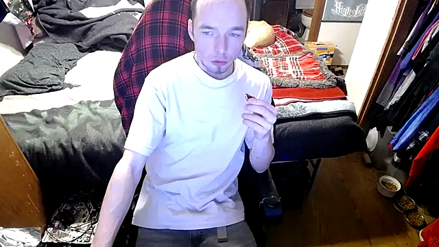 Snapshot of womenhateme69 chatting on 10/08/25, 03:59 womenhateme69 online show from 10/08/25, 03:59