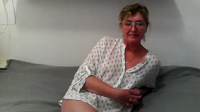 Snapshot of IrynaMolbertx chatting on 09/23/25, 07:17 IrynaMolbertx online show from 09/23/25, 07:17