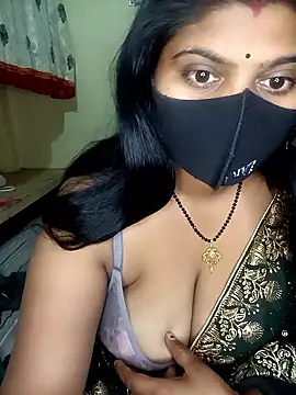 Snapshot of reena502 chatting on 02/18/26, 11:44 reena502 online show from 02/18/26, 11:44