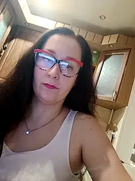 Amandda  online show from 11/26/25, 06:42