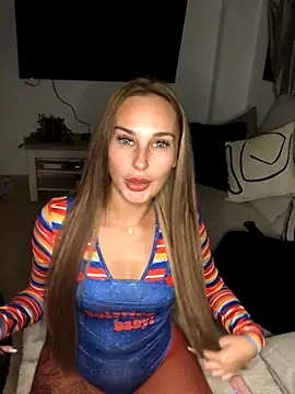 Snapshot of Rosieredxox chatting on 10/19/25, 05:57 Rosieredxox online show from 10/19/25, 05:57