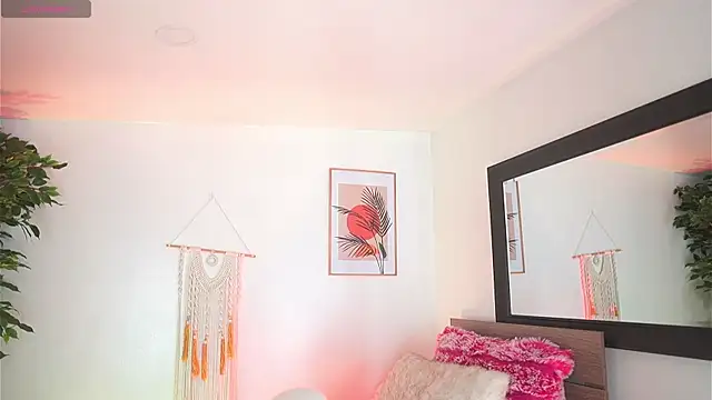 melissa laurent  online show from 11/05/25, 12:27