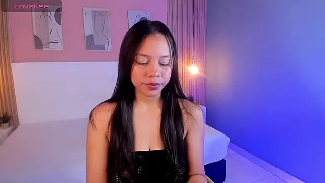 Snapshot of candy_lux30 chatting on 10/17/25, 03:42 candy lux30 online show from 10/17/25, 03:42