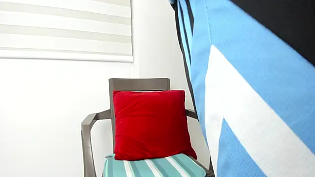 Snapshot of Hector_21_ chatting on 11/17/25, 11:21 Hector 21 online show from 11/17/25, 11:21